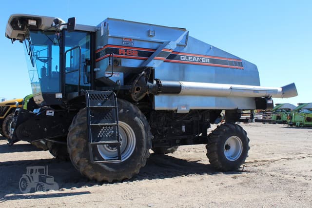 Image of Gleaner R62 equipment image 1