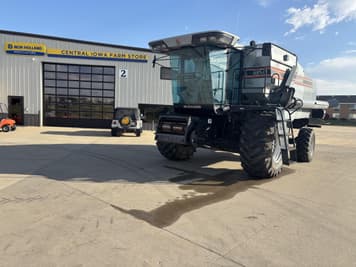 Main image Gleaner R62