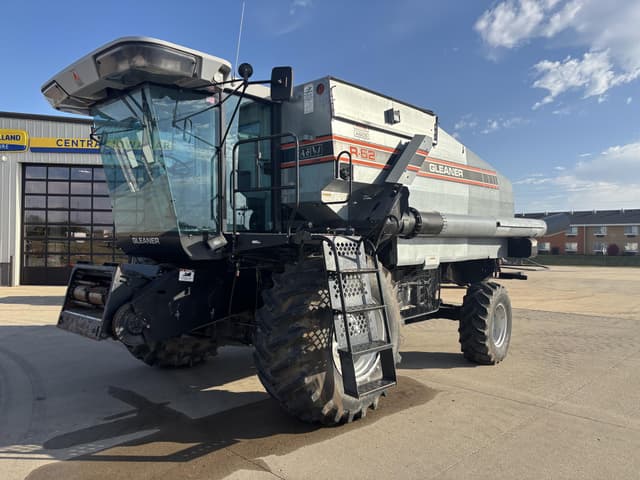 Image of Gleaner R62 equipment image 1