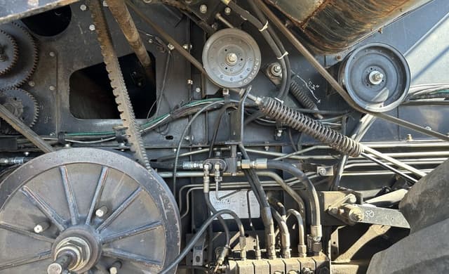 Image of Gleaner R72 equipment image 4