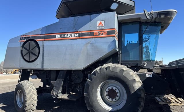 Image of Gleaner R72 equipment image 1