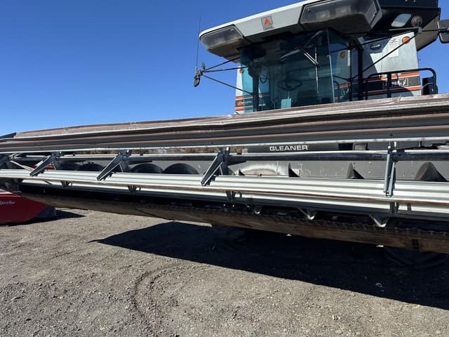 Image of Gleaner R72 equipment image 2