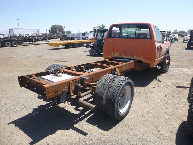 Image of GMC 3500 equipment image 3