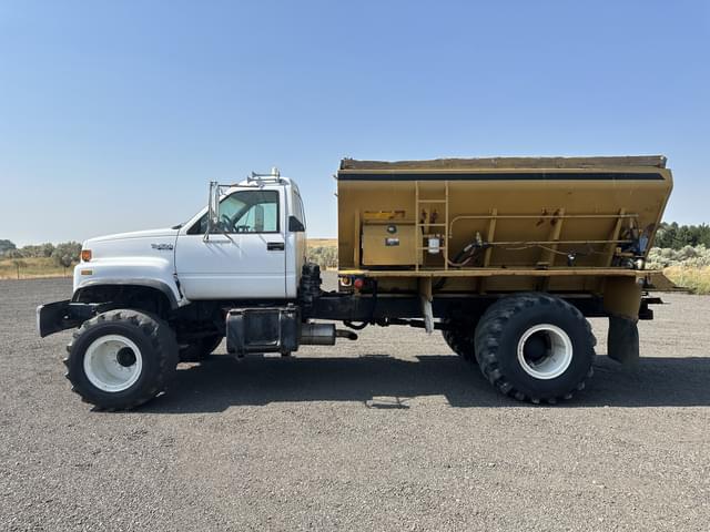 Image of GMC TopKick C7000 equipment image 2