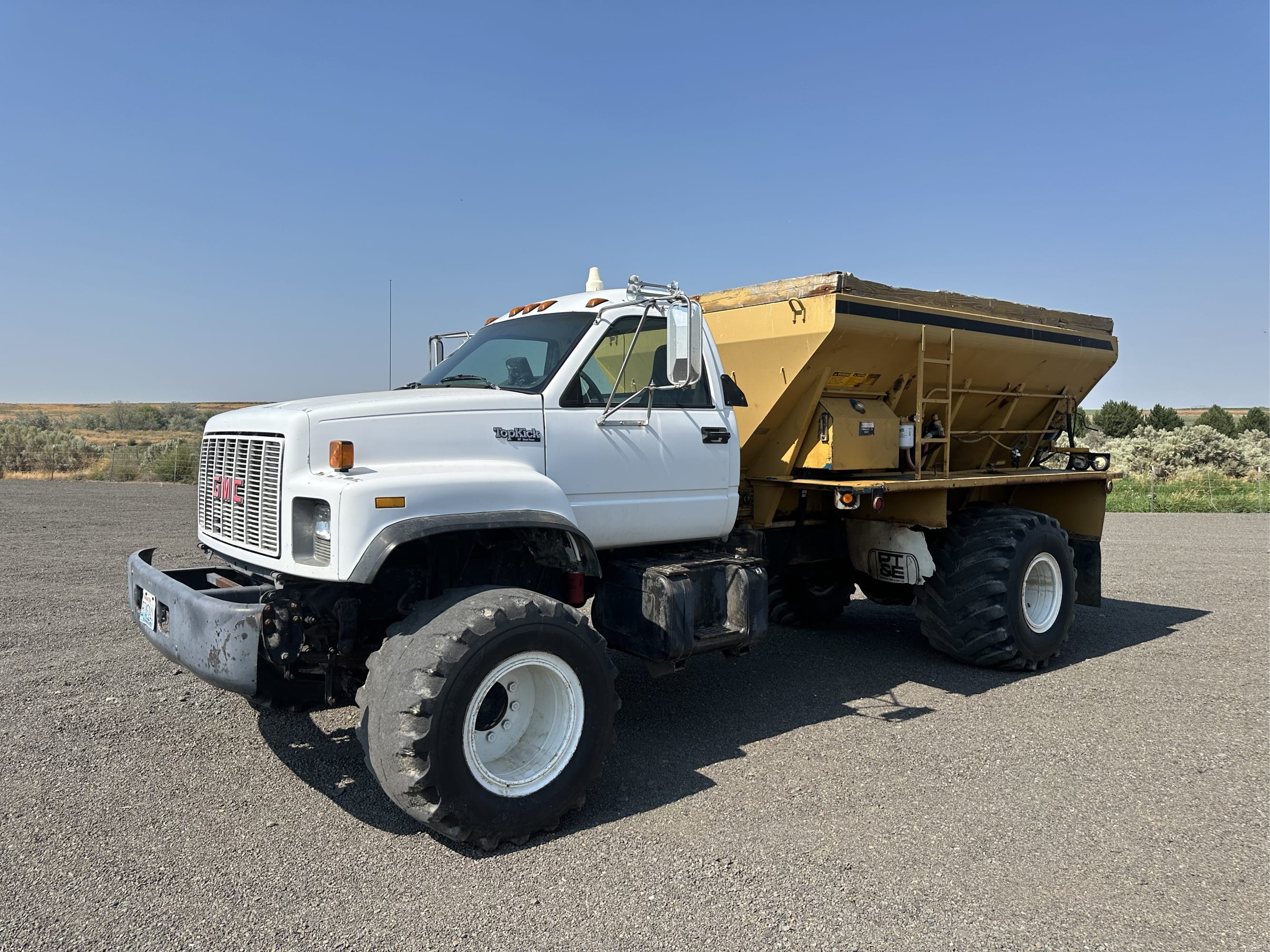 1994 GMC TopKick C7000 Equipment Image0