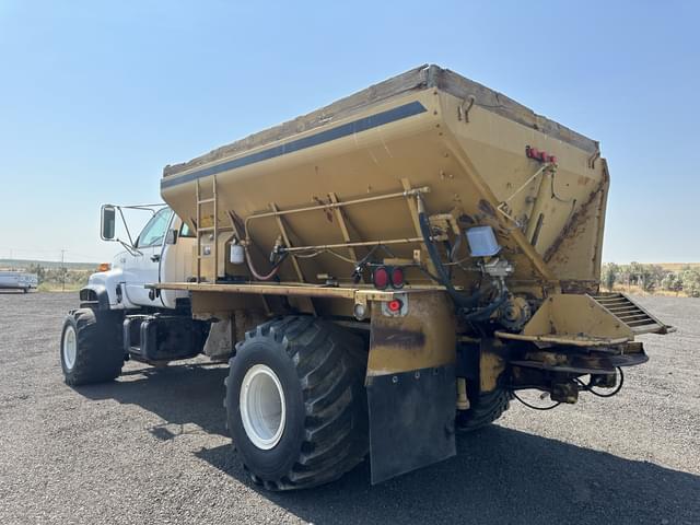 Image of GMC TopKick C7000 equipment image 3