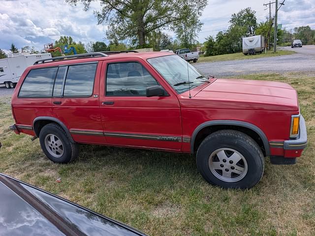 Image of GMC Jimmy equipment image 3