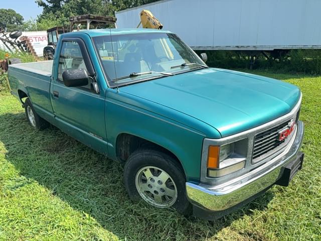 Image of GMC Sierra 1500 equipment image 3