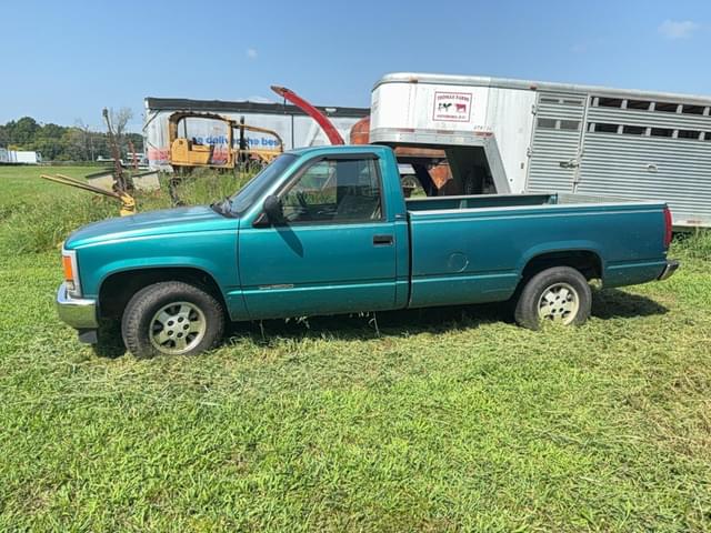 Image of GMC Sierra 1500 equipment image 1