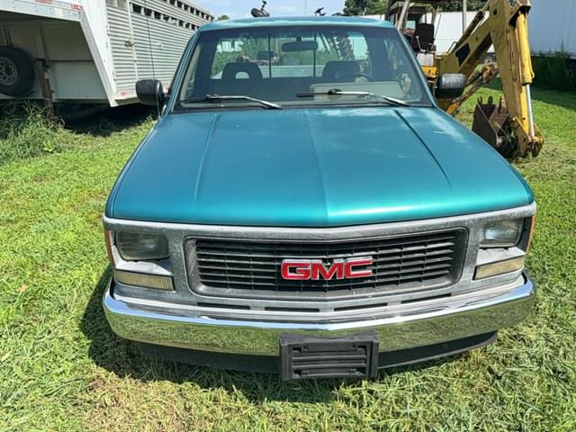 Image of GMC Sierra 1500 equipment image 2