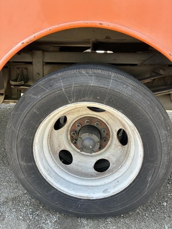 Image of GMC 3500 equipment image 4