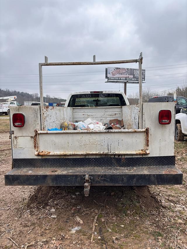 Image of GMC Sierra equipment image 4