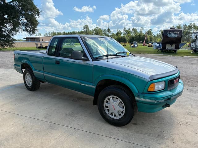 Image of GMC Sonoma equipment image 2