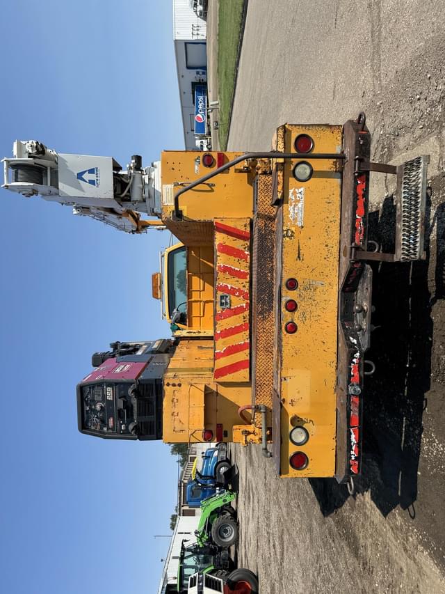 Image of GMC Topkick equipment image 2