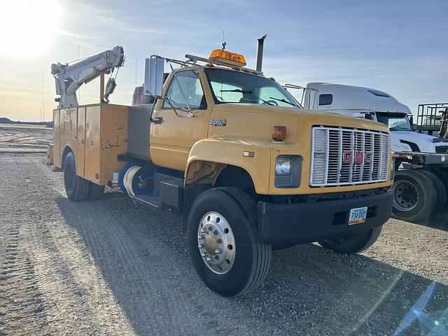 Image of GMC TopKick C6500 equipment image 2