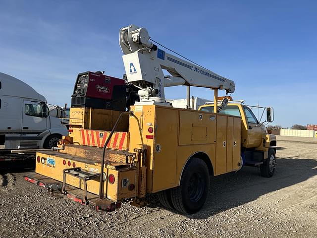 Image of GMC TopKick C6500 equipment image 4