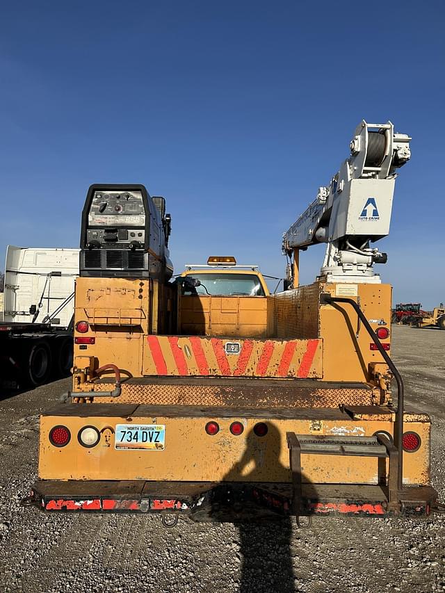 Image of GMC TopKick C6500 equipment image 3