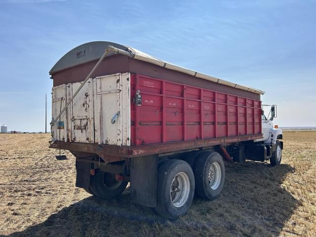 Image of GMC Topkick C7500 equipment image 4