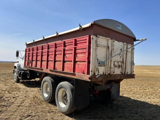 Image of GMC Topkick C7500 equipment image 2