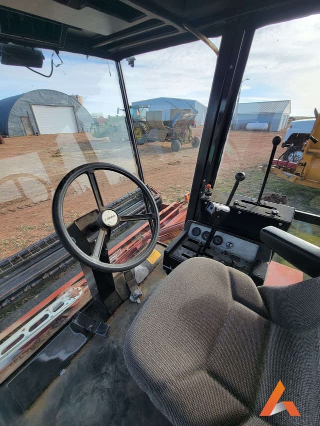 Image of Hesston 8100 equipment image 3