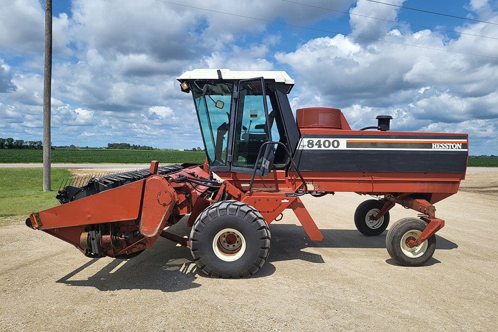 Main image Hesston 8400
