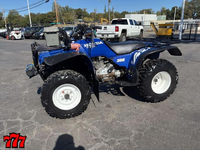 Image of Honda Fourtrax 300 equipment image 1
