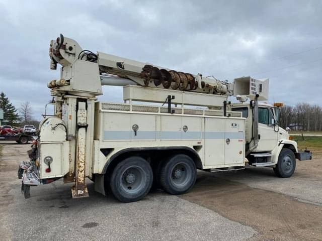 Image of Freightliner FL80 equipment image 3