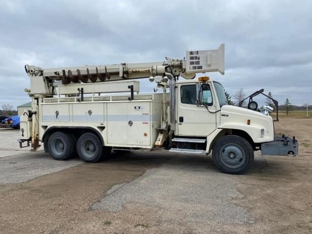 Image of Freightliner FL80 equipment image 4