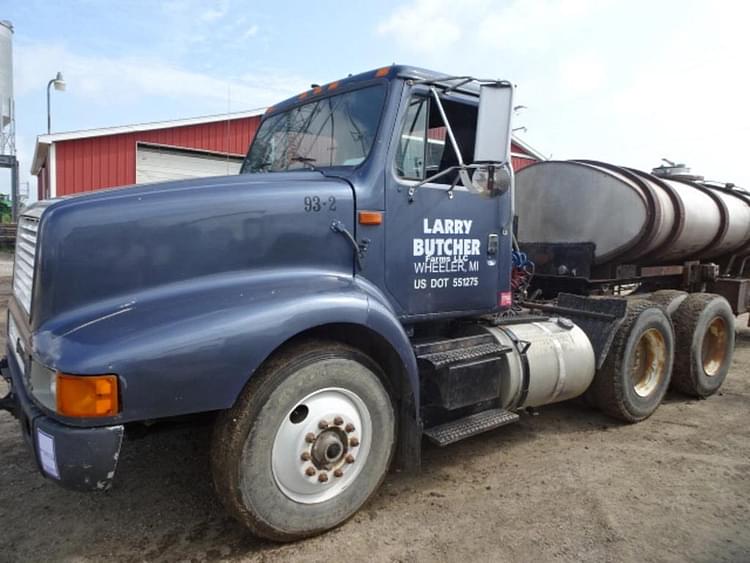 1994 International 8200 Equipment Image0