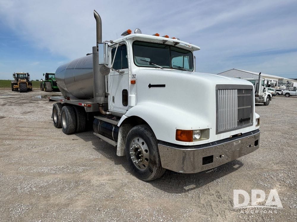 1994 International 9400 Equipment Image0