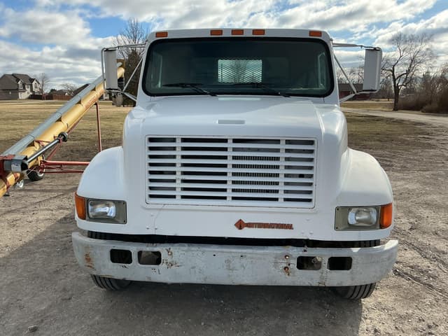 Image of International 4700 equipment image 2