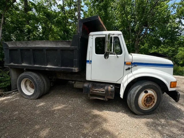 Image of International 4700 equipment image 4