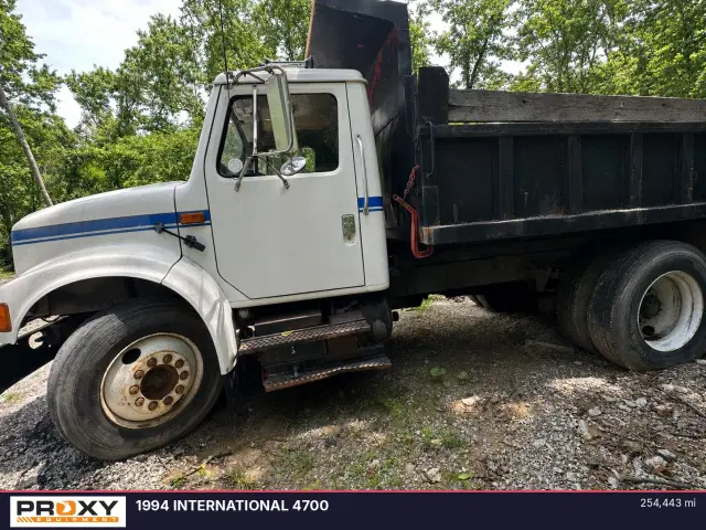 Image of International 4700 equipment image 1