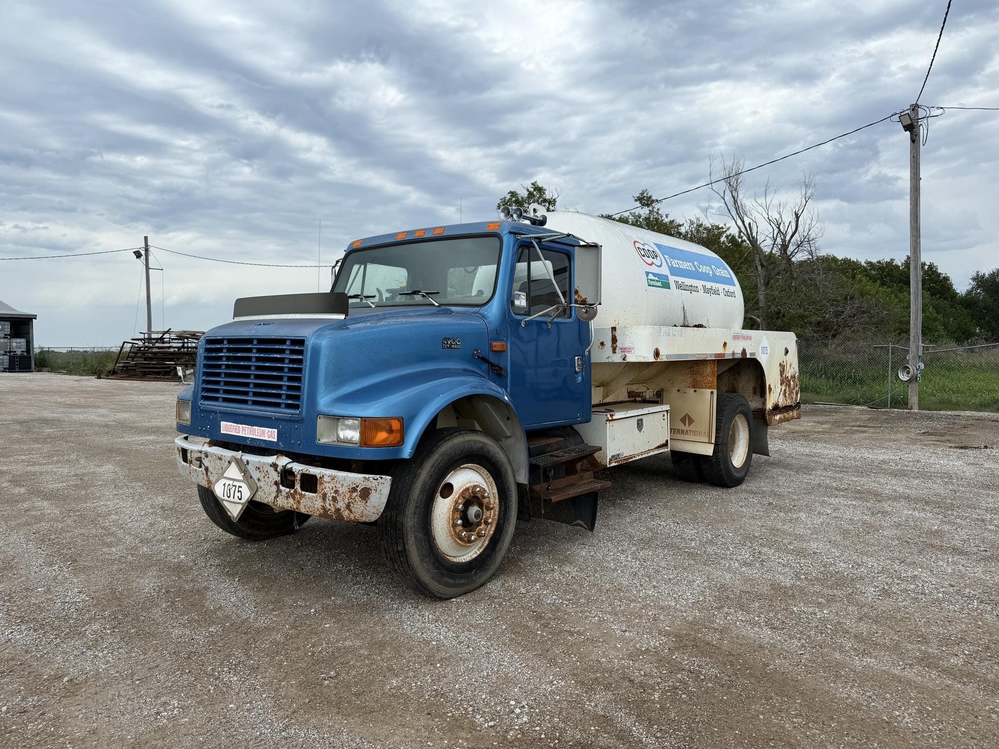 1994 International 4900 Equipment Image0