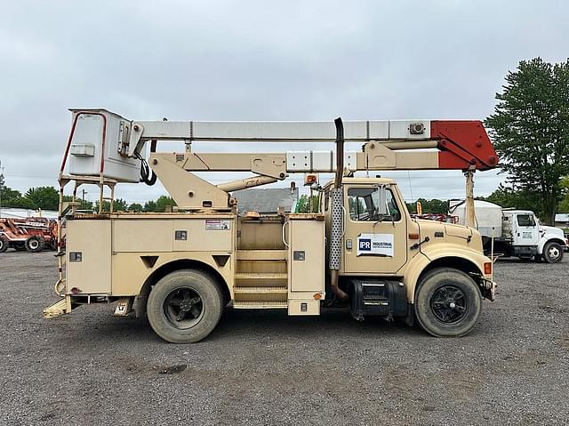 Image of International 4900 equipment image 3