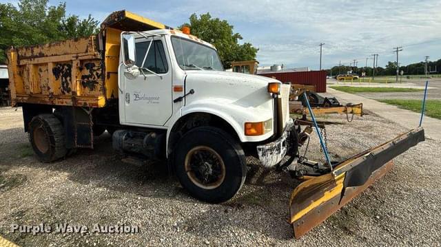 Image of International 4900 equipment image 3