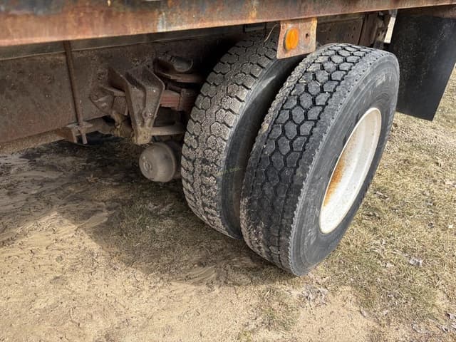 Image of International 4900 equipment image 4