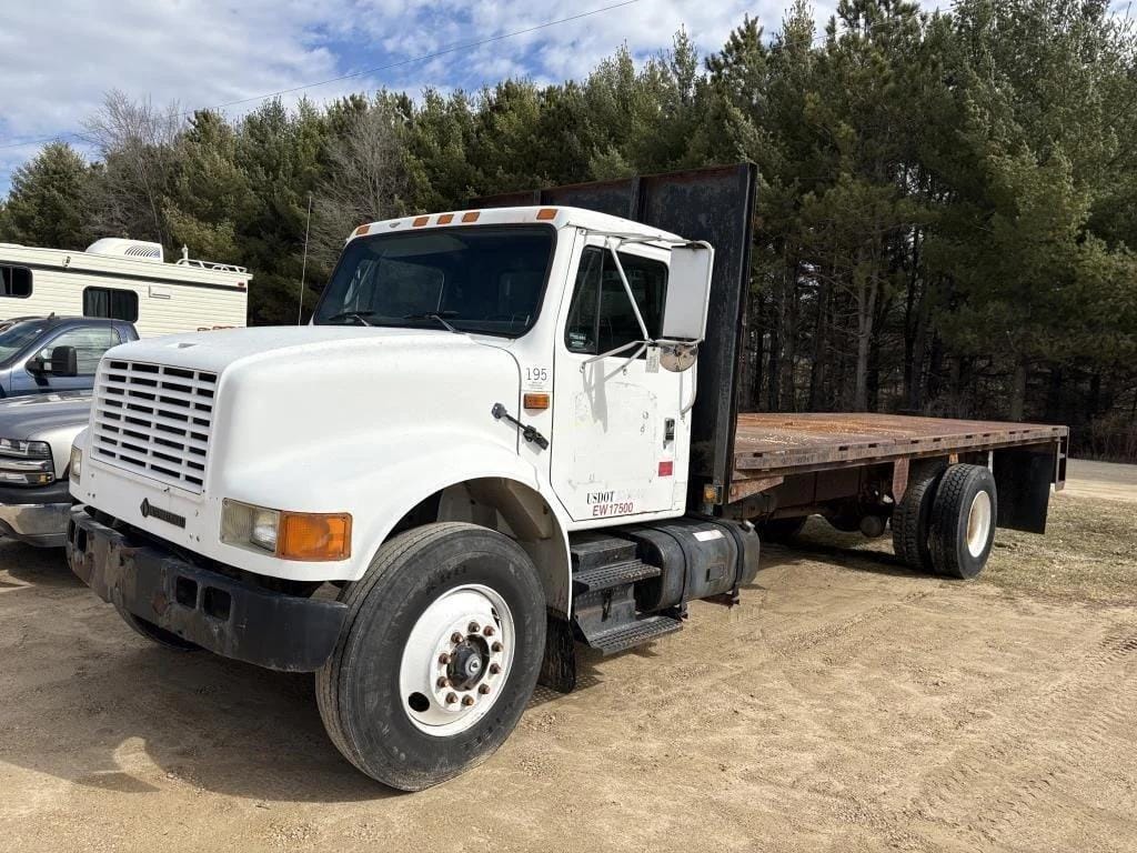 1994 International 4900 Equipment Image0