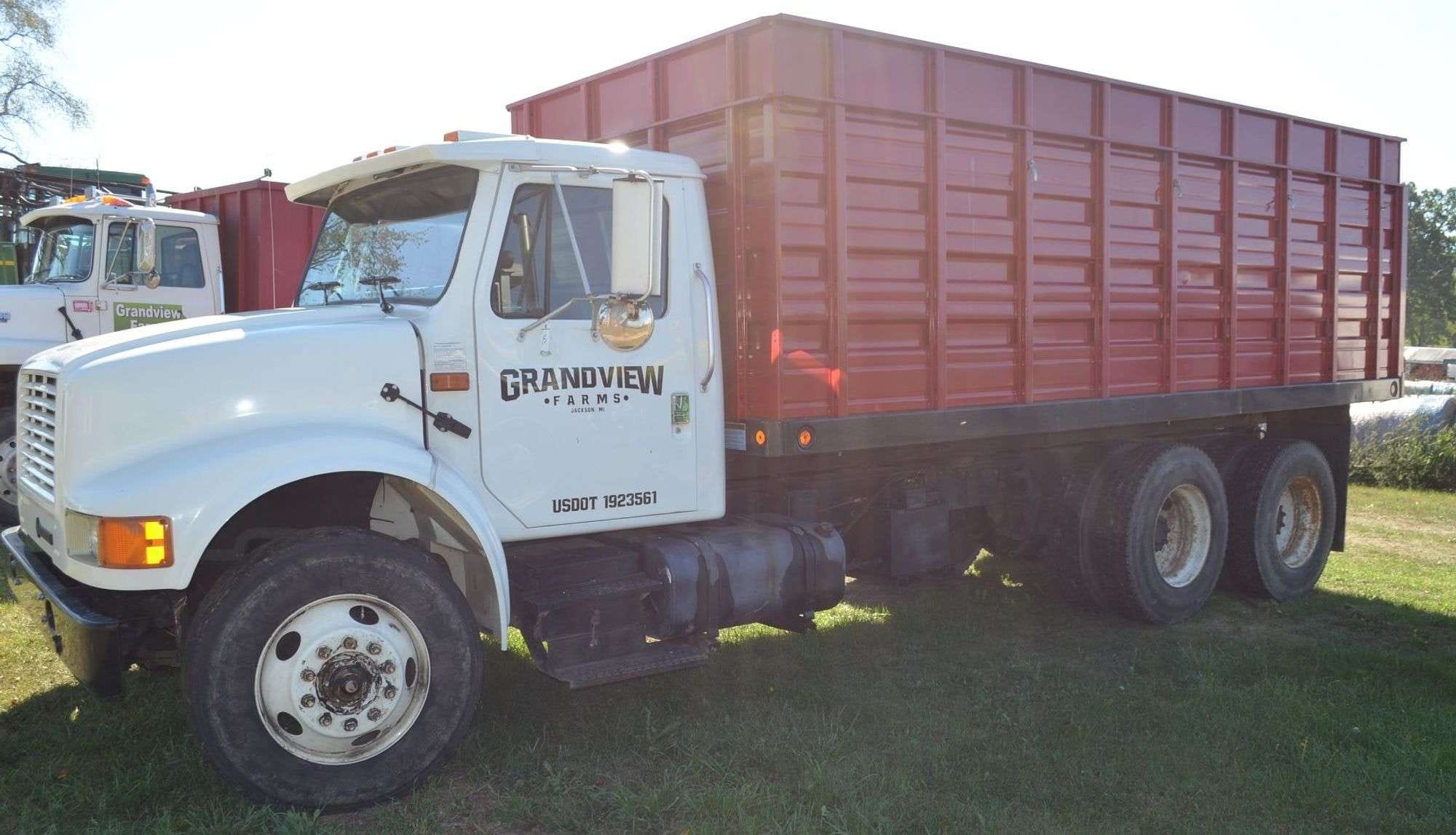 1994 International 4900 Equipment Image0