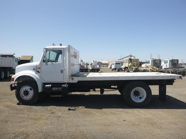 Image of International 4900 equipment image 4