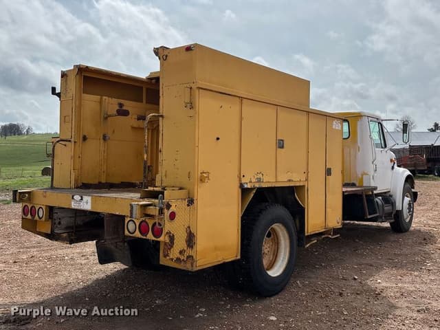 Image of International 4900 equipment image 4