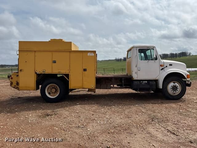 Image of International 4900 equipment image 3