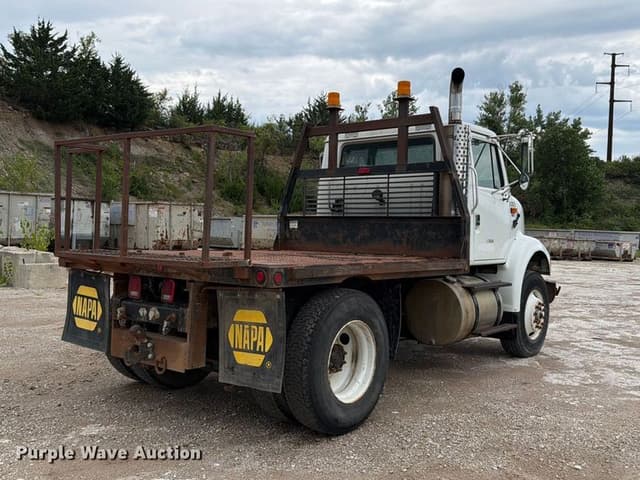 Image of International 8100 equipment image 4