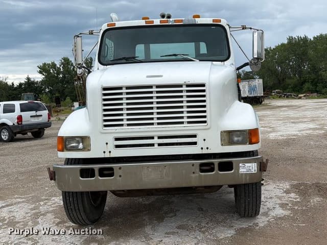 Image of International 8100 equipment image 1
