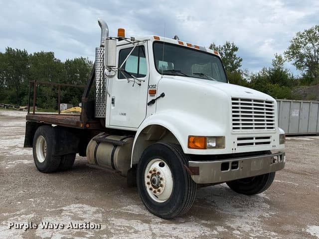 Image of International 8100 equipment image 2