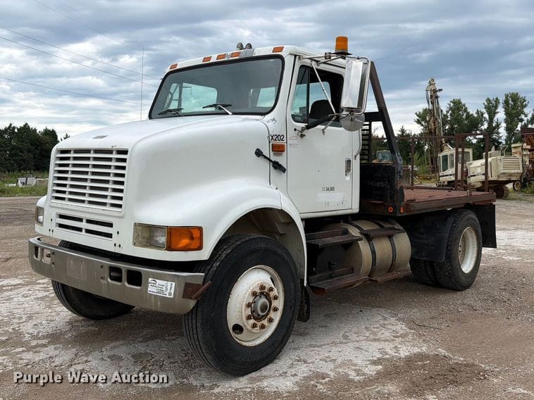 1994 International 8100 Equipment Image0