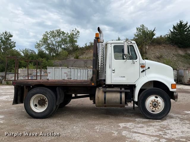 Image of International 8100 equipment image 3