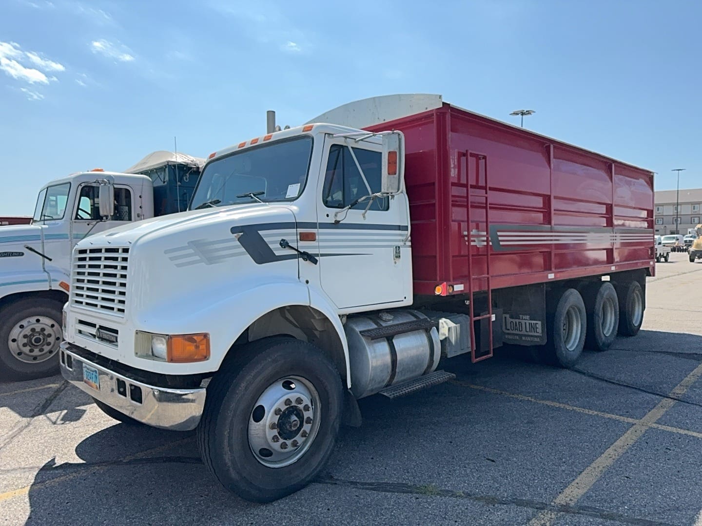 1994 International 8100 Equipment Image0