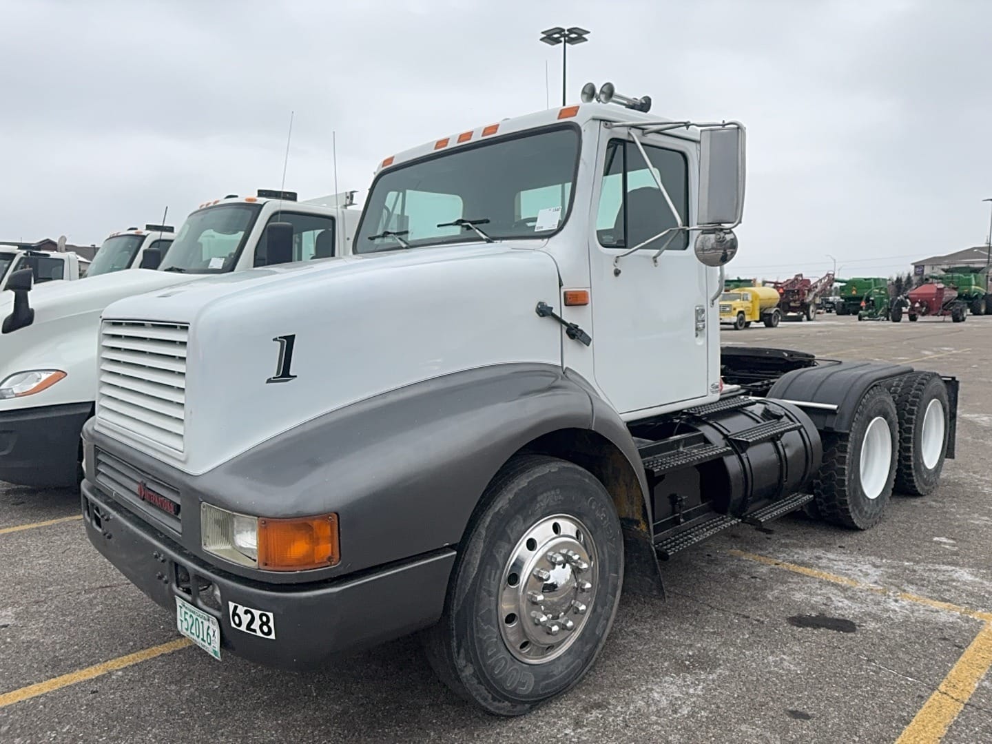 1994 International 8200 Equipment Image0