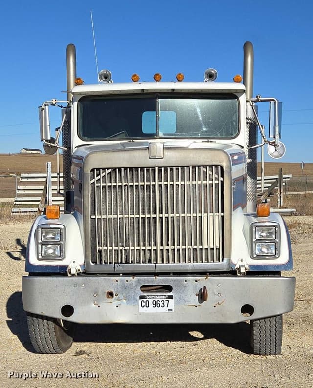 Image of International 9300 equipment image 1